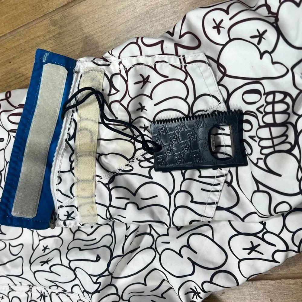 Zoo York Graffiti Board Shorts Mens 36 White Black Print Swim Trunks Skater
